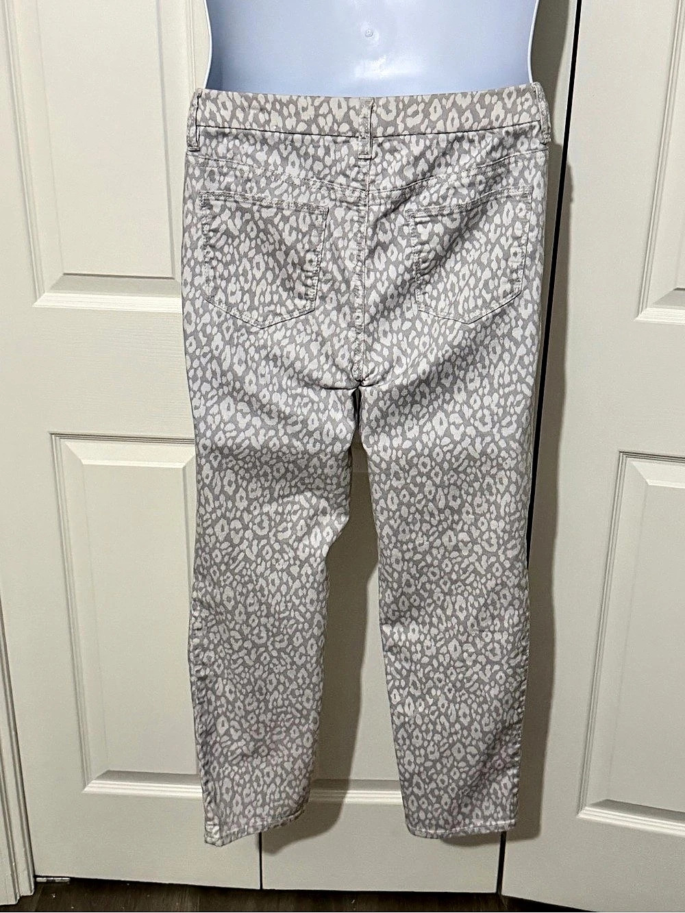 Chico's Animal Print Ankle Pants in Gray & White O